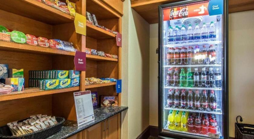 舒适套房酒店 士麦那 外观 照片